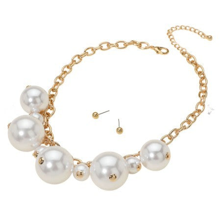 Chunky Pearl Necklace Set